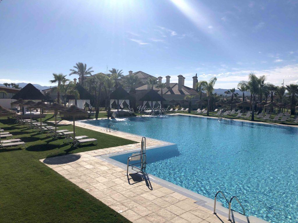 Bassenget Med Himmelsenger