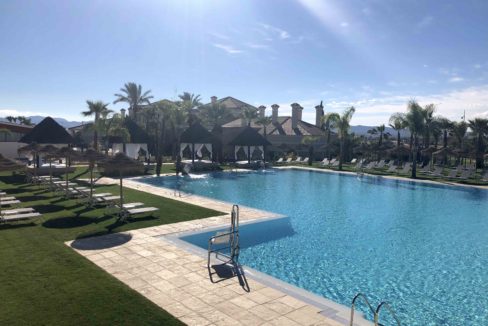 Bassenget Med Himmelsenger