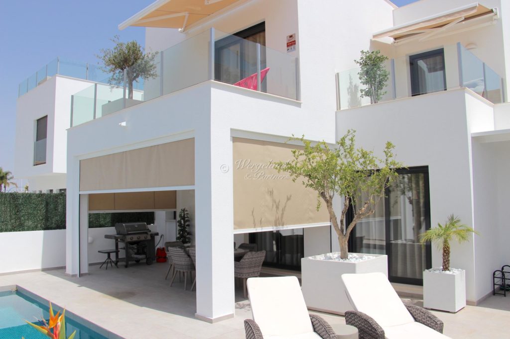 Terrasse med markiser