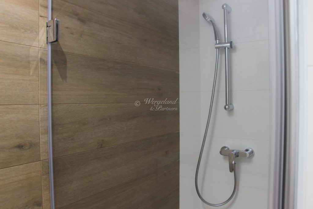 Vela Latina Golf Nr.24 Bad 1 Dusj