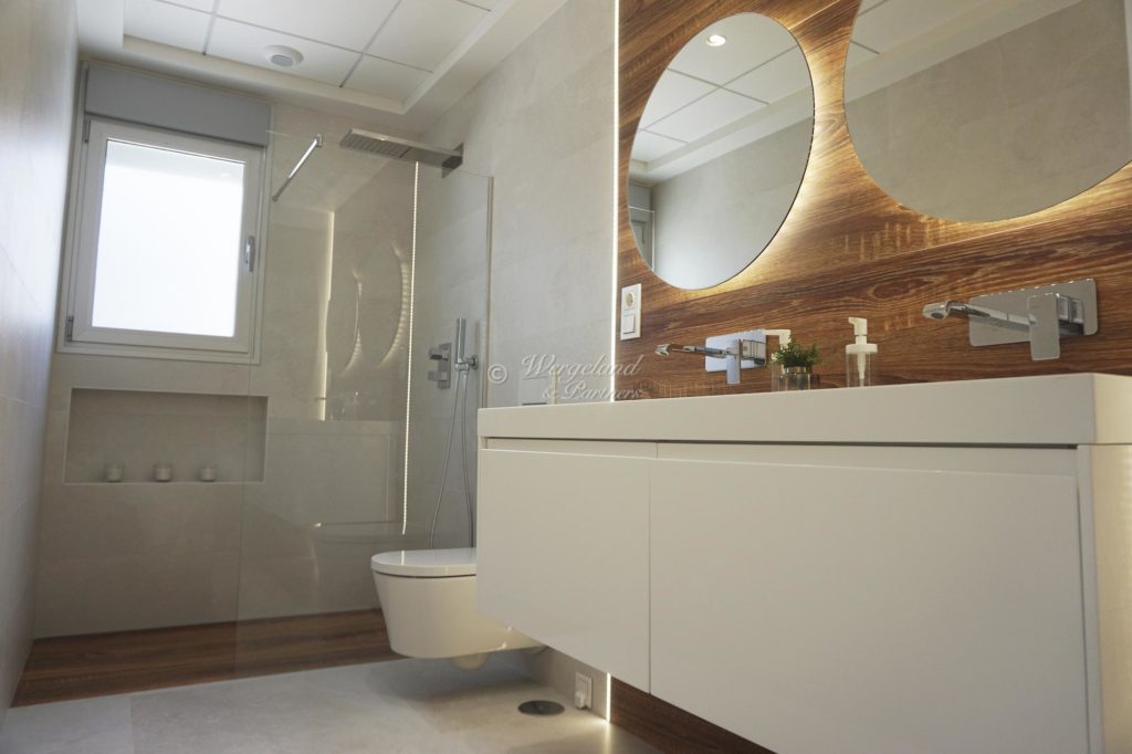 Baderom Servant Skap, Toalett Og Dusjhjørne