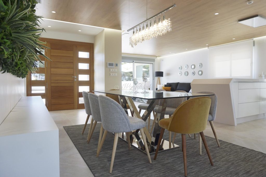 Spisegruppe Mot Inngangsdøren