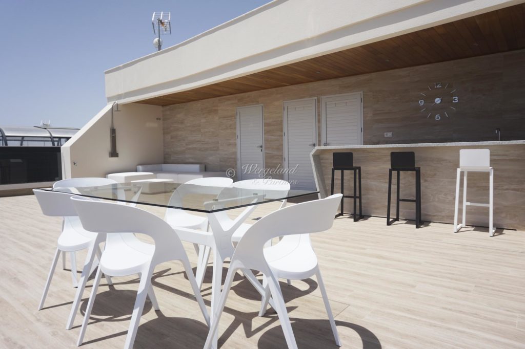 Takterrasse Med Spisebord Og Barbenk