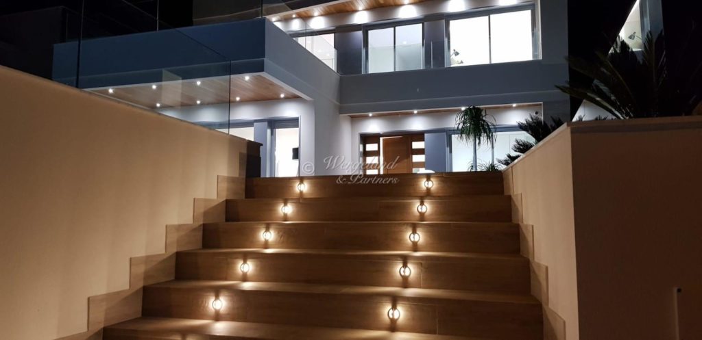 Utvendig Trapp Med Kveldsbelysning