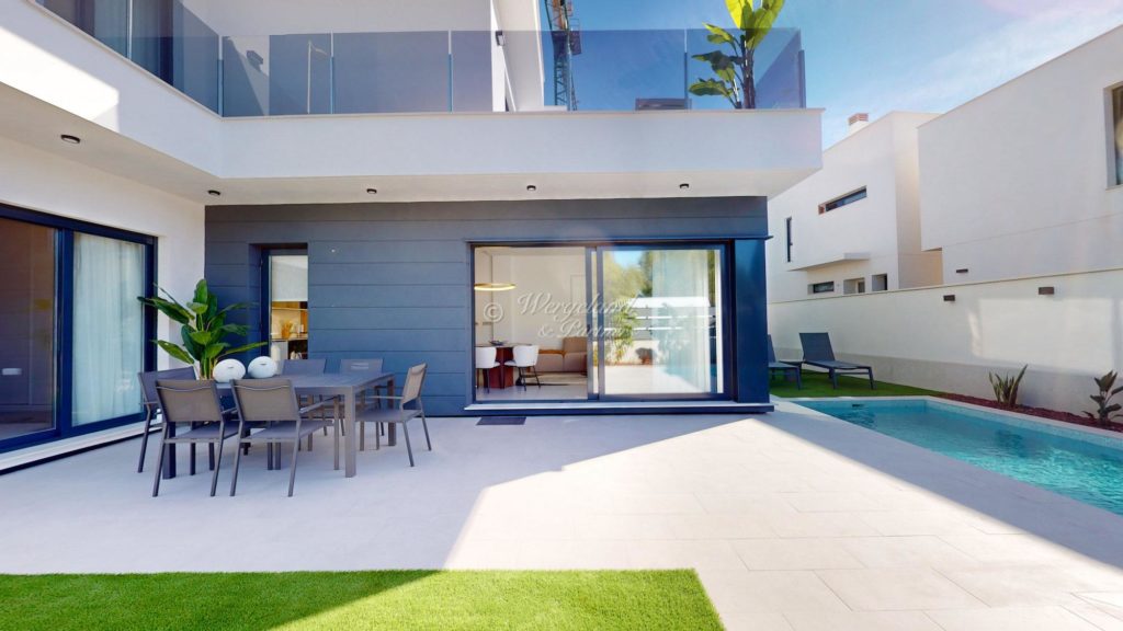 Basseng og Solområde