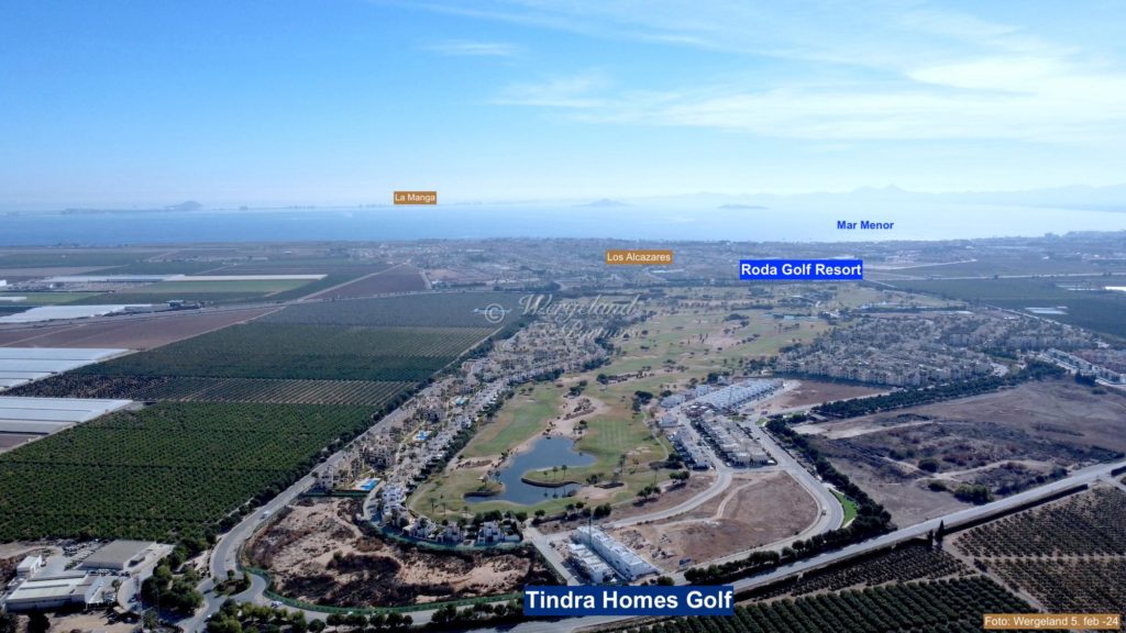 dronebilde roda golf tindra holmes golf mot mar menor
