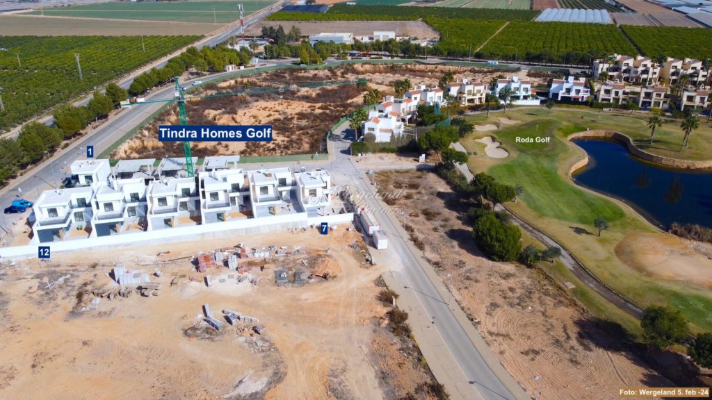dronebilde tindra homes golf fra syd
