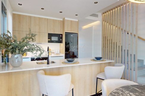 Kjøkkenbenk 2 Stoler