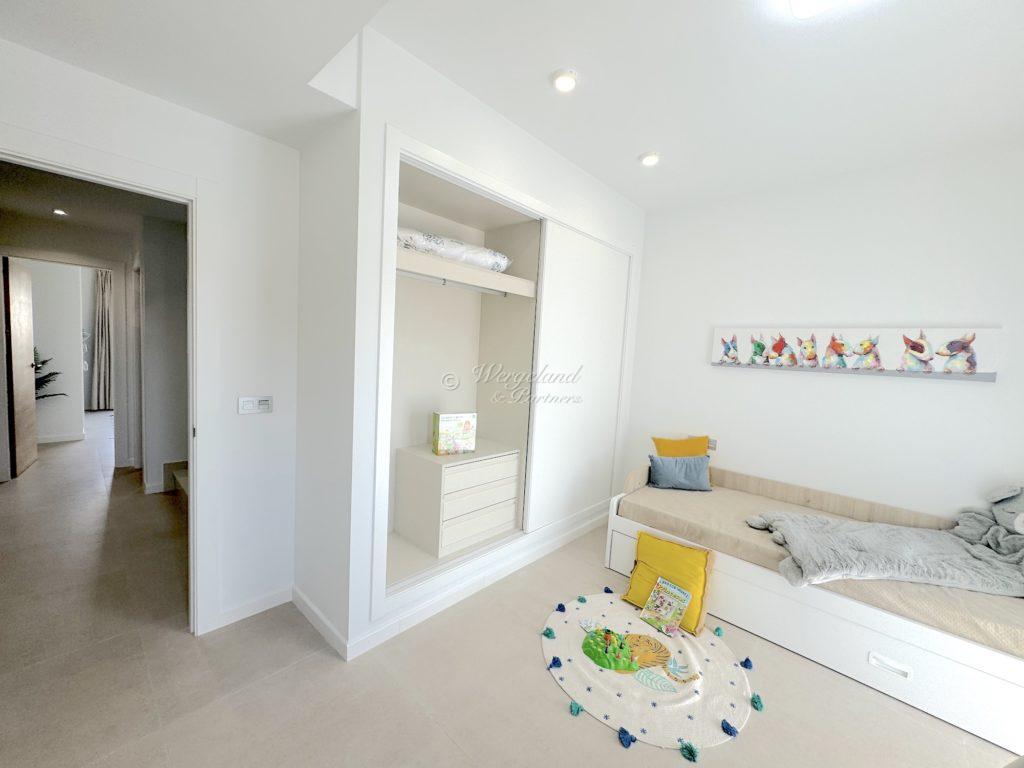 2etg Soverom 3 Garderobe