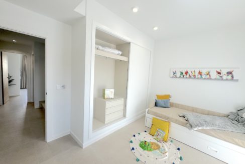 2etg Soverom 3 Garderobe