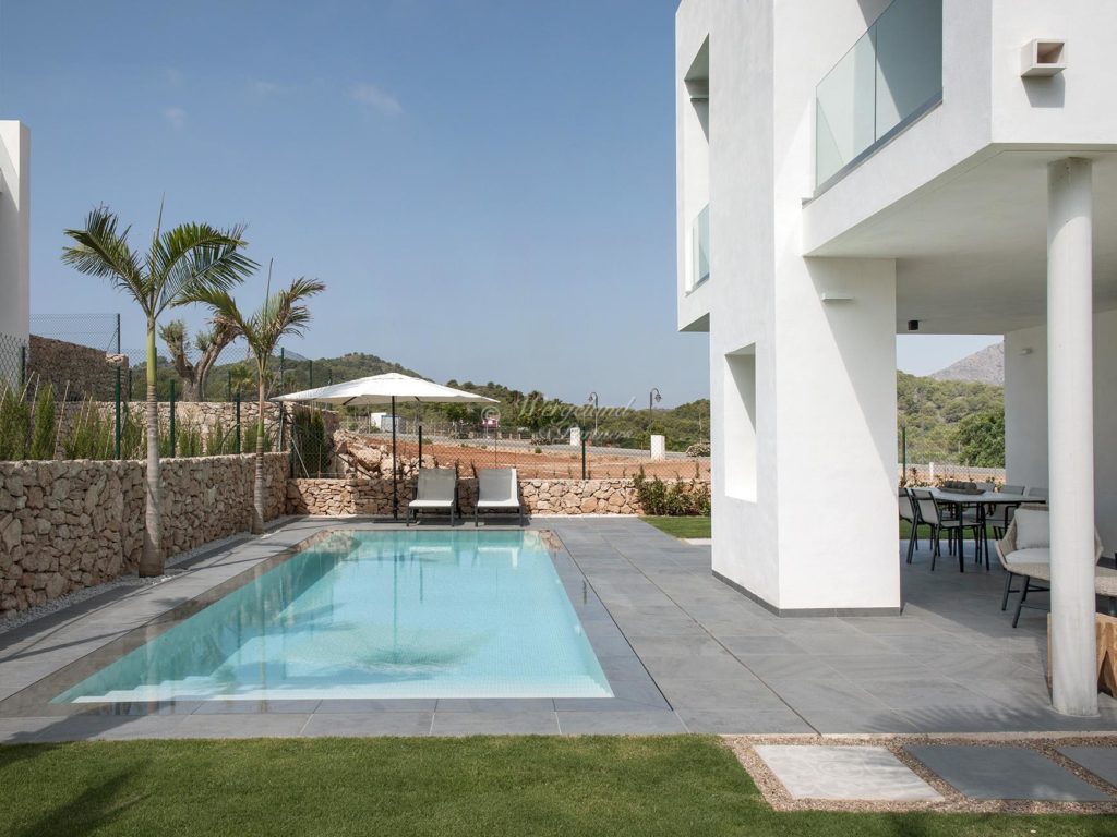 Basseng Overbygg Ute 2etg Villa