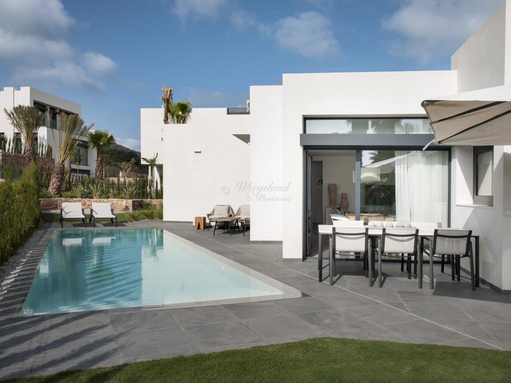 Basseng Uteområde 1 Plan Villa