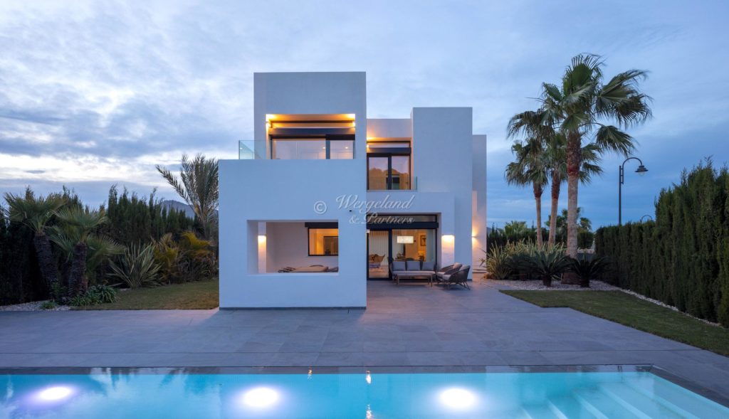 Villa Med Pool By Night