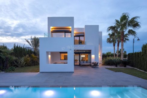 Villa Med Pool By Night