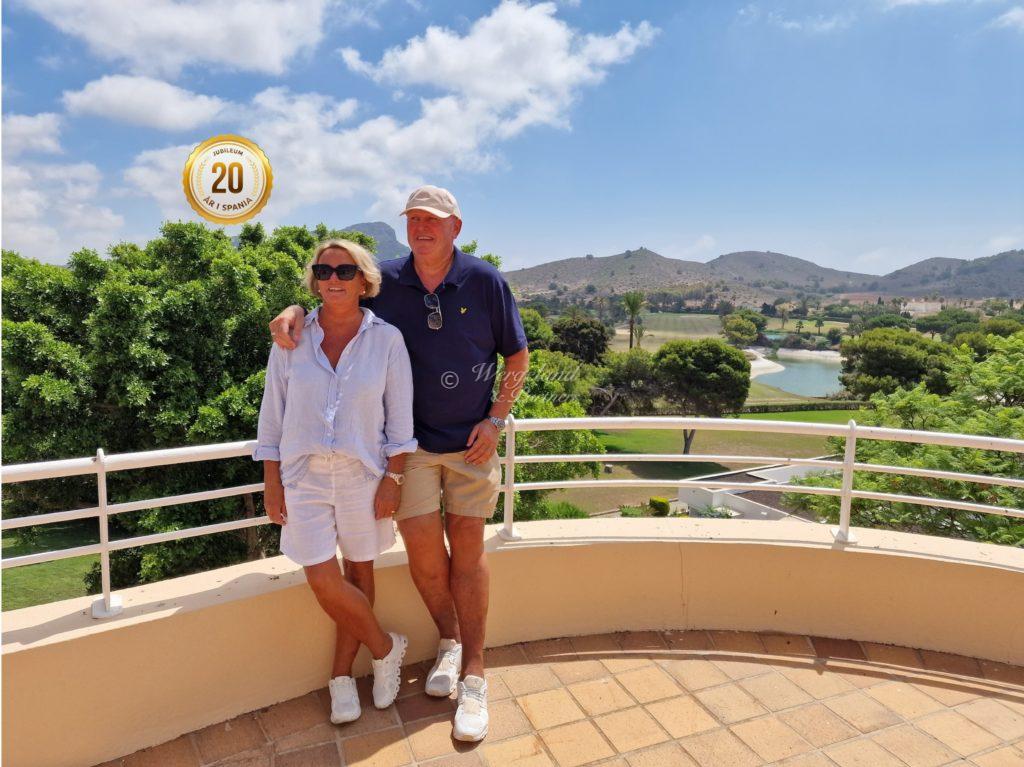 Mona O Tom 20 år Liggende