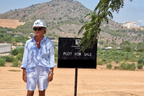 Mona Plot For Sale Stående